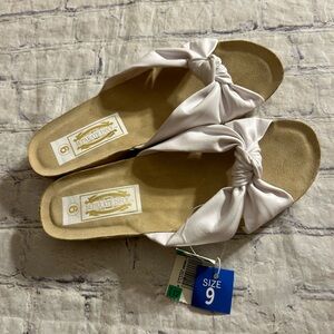 SEPARATE ISSUE SPIT LEATHER WHITE BOW WRAP SLIDE SANDALS SIZE 9 NWTS